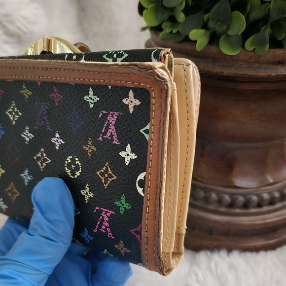Authentic Louis Vuitton Multi Color Murakami Kiss Clasp Wallet - Picture 5 of 16